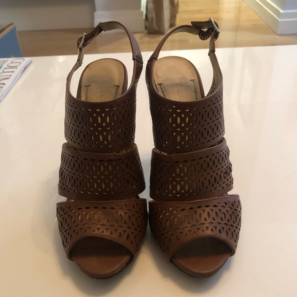 BCBG Generation Tan / Carmel open toe sandals!